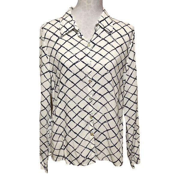 Foxcroft Tops - Foxcroft Printed Shaped Fit Blouse Button Down
